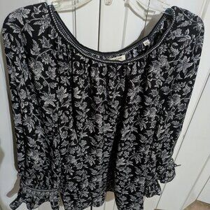 ~NWOT Beyond Beautiful women's blouse.